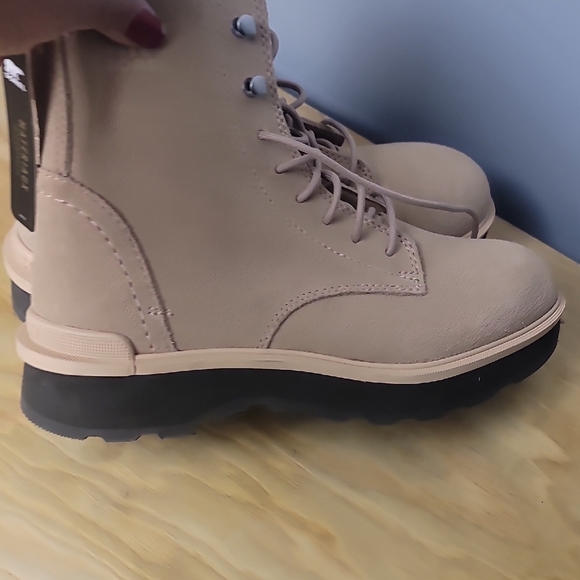 Sorel Hi-Line Lace Rock Style Beige Tan Waterproof Combat Boot - Picture 6 of 10